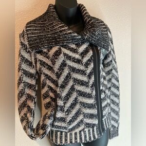 Dex 1963~Black/White~Herringbone Pattern~Full Zip Sweater~Side Pockets~Size XS